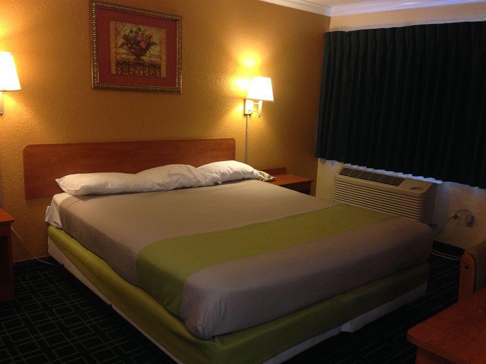 Value Inn Bellflower Eksteriør billede